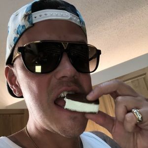 Meet your Posher, Josiah